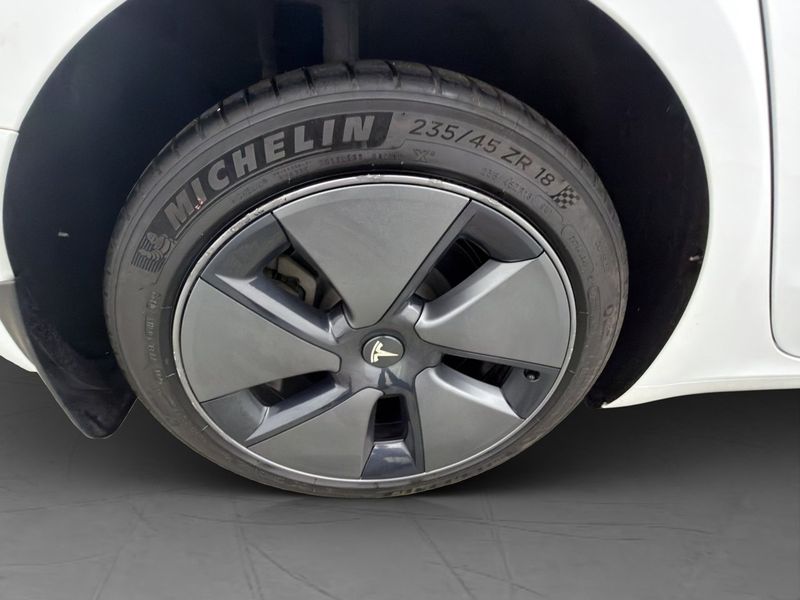 Tesla Model 3 bild 29
