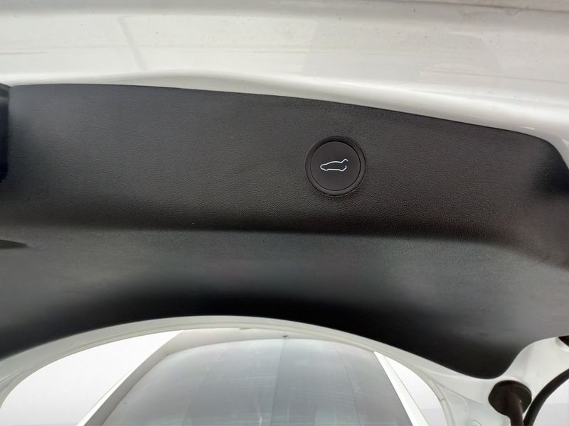 Tesla Model 3 bild 10