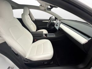 Tesla Model 3 bild 11