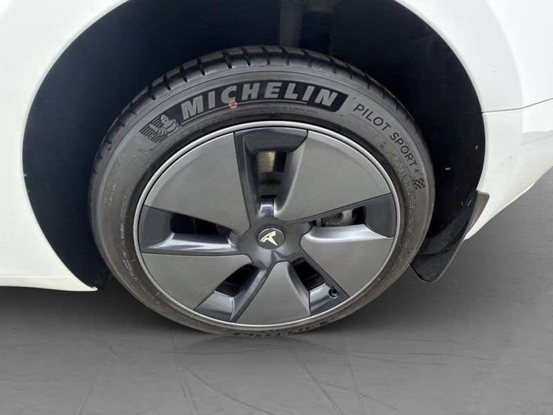 Tesla Model 3 bild 28