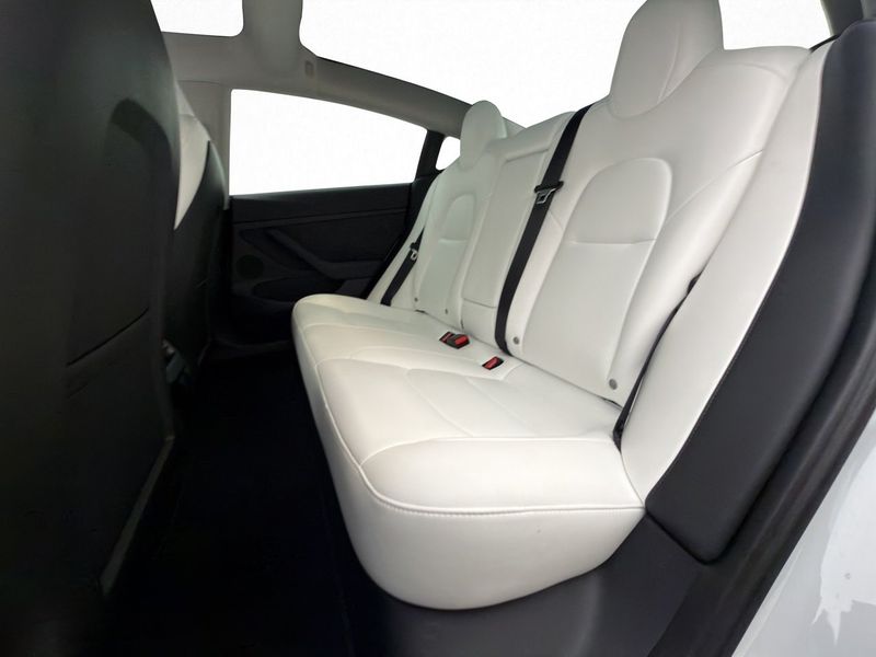 Tesla Model 3 bild 12