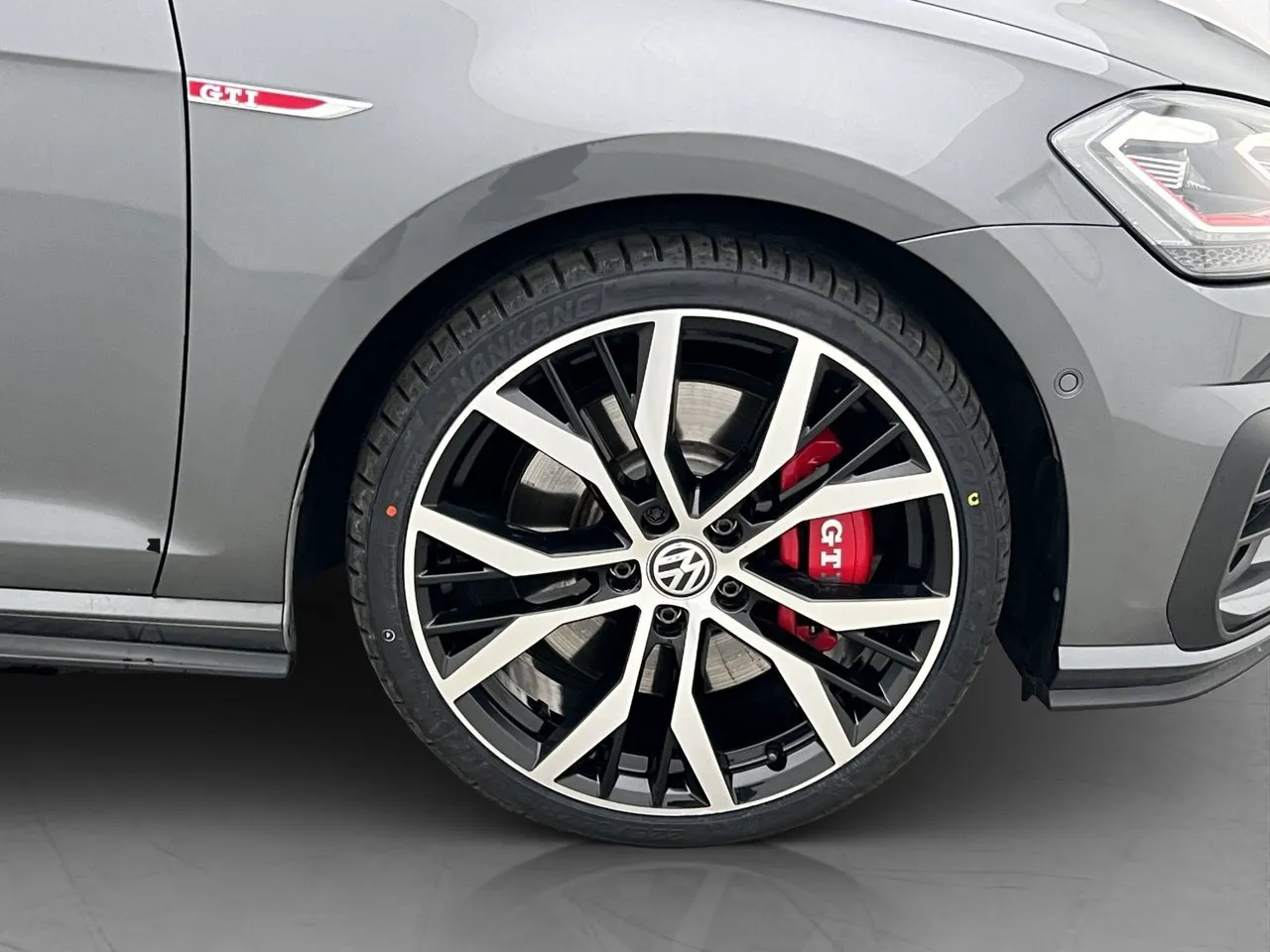 Vehicle image 27