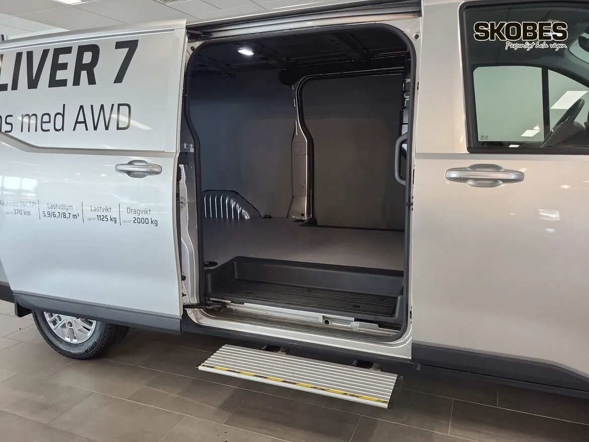 Vehicle image 18