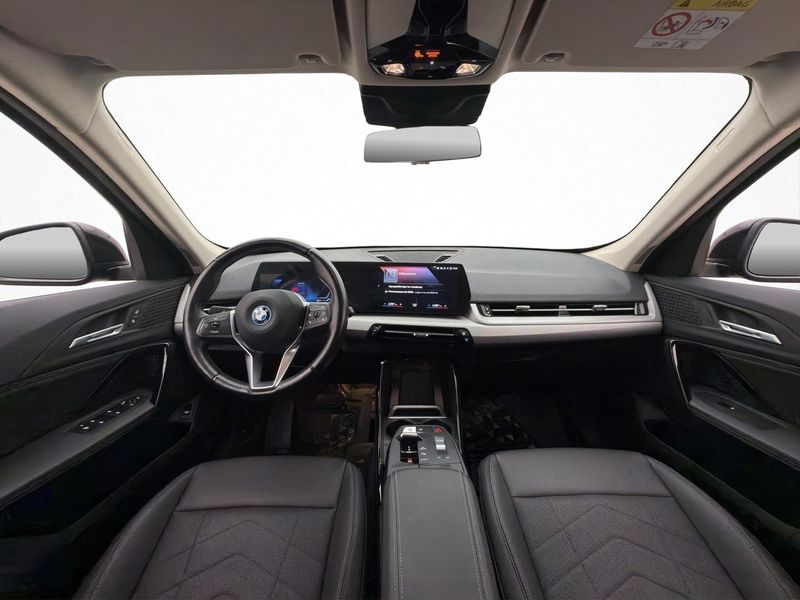 BMW iX1 bild 12