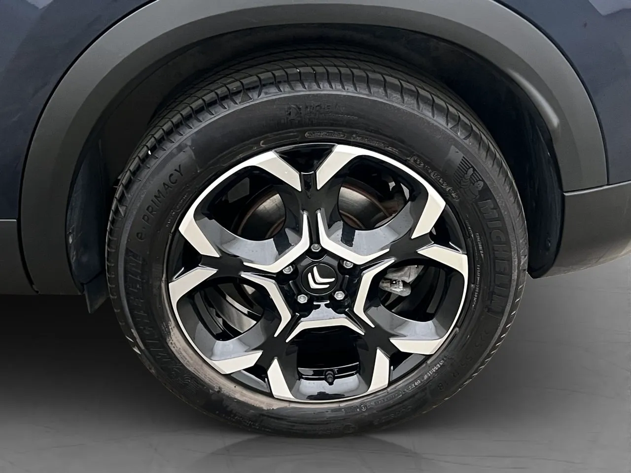 Vehicle image 25