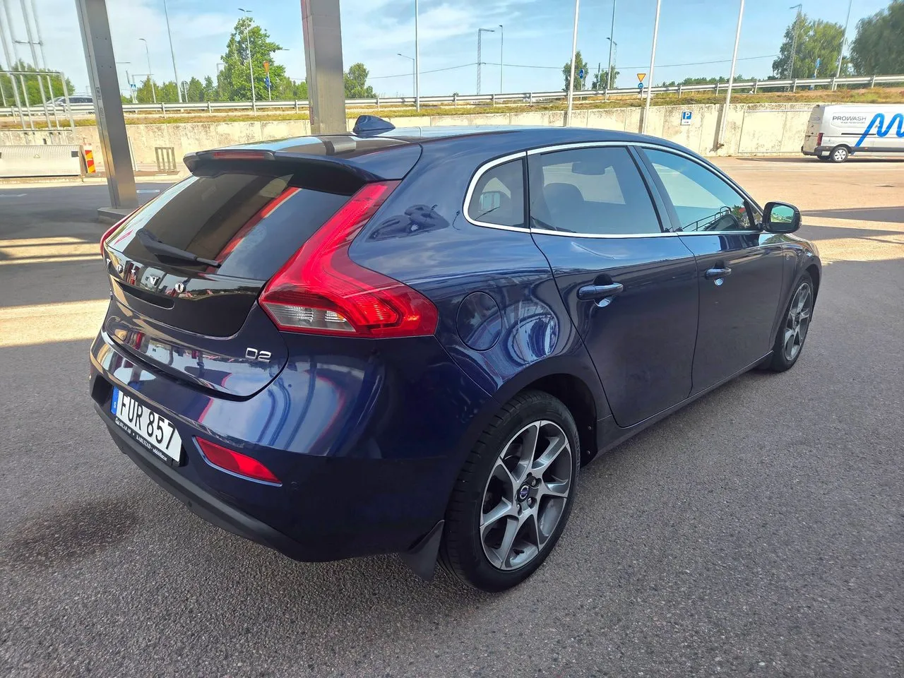 Vehicle image 7