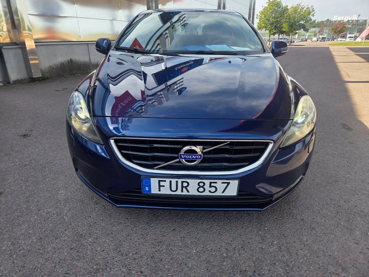 Vehicle image 13
