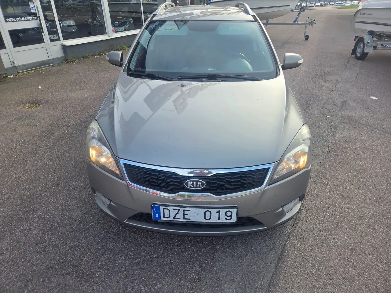 Vehicle image 12