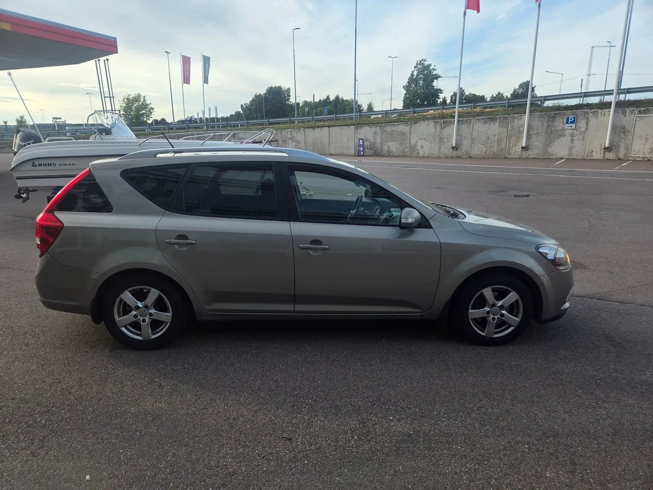 Vehicle image 9