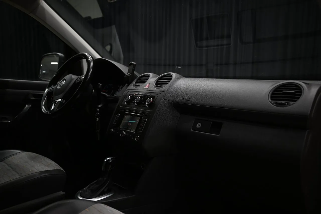 Vehicle image 25