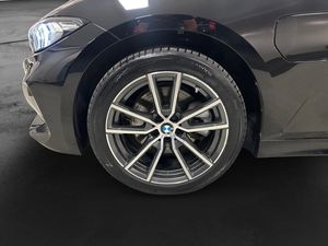 BMW 330 bild 16