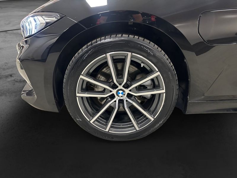 BMW 330 bild 16