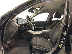BMW 330 bild 8
