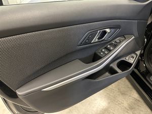 BMW 330 bild 9
