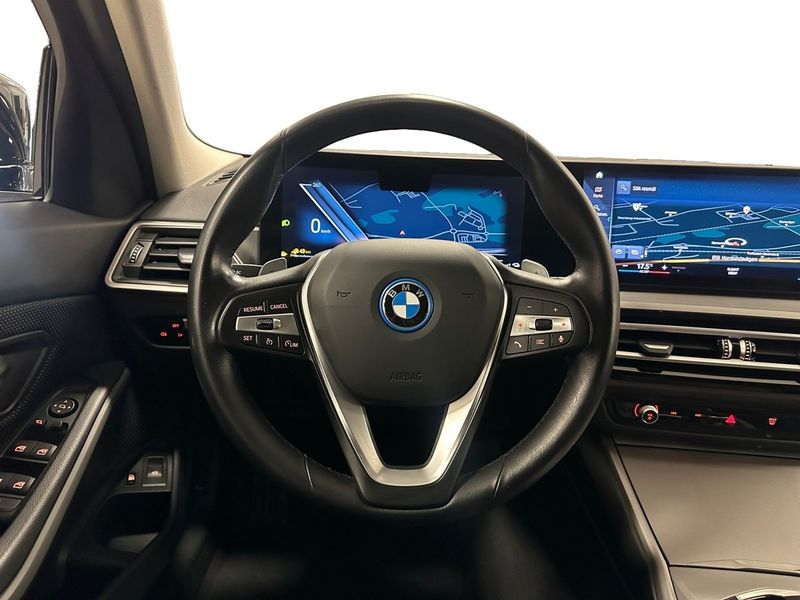 BMW 330 bild 12