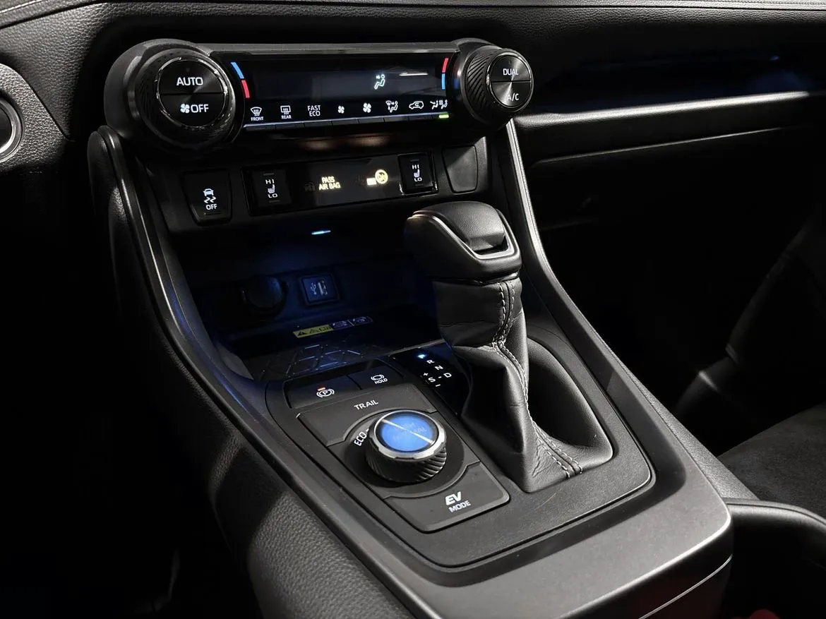 Vehicle image 16
