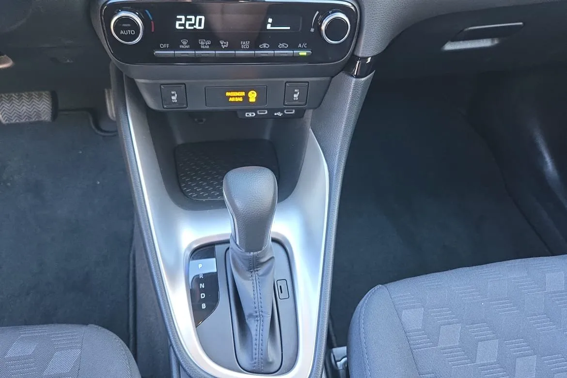 Vehicle image 25