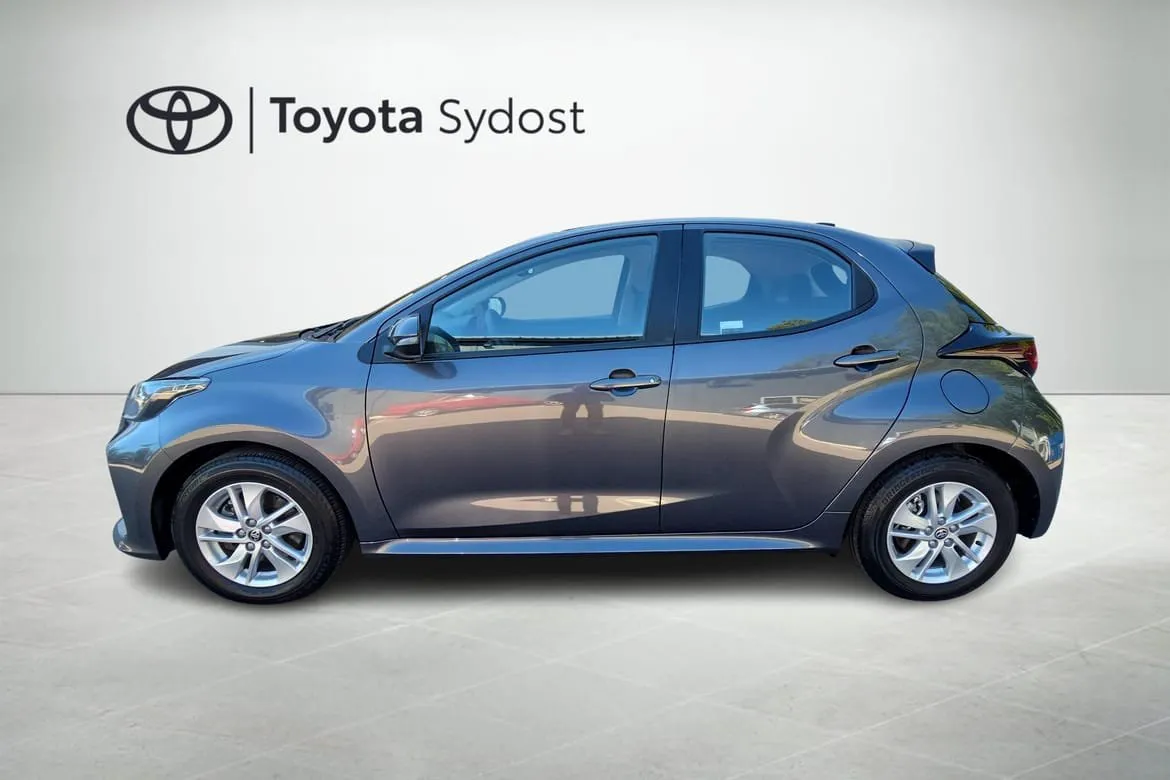 Vehicle image 6