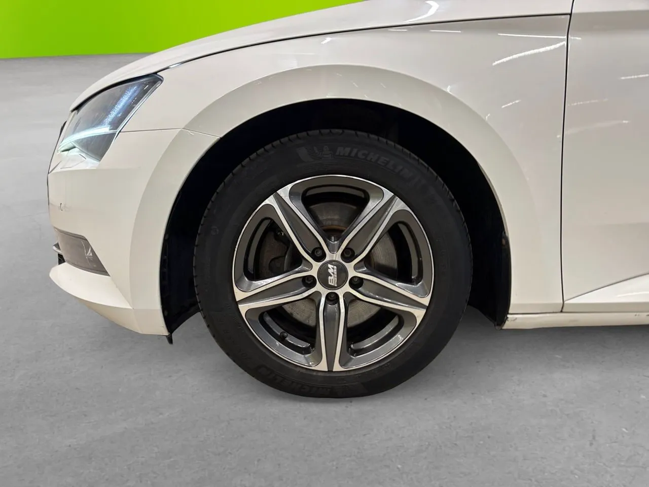 Vehicle image 7
