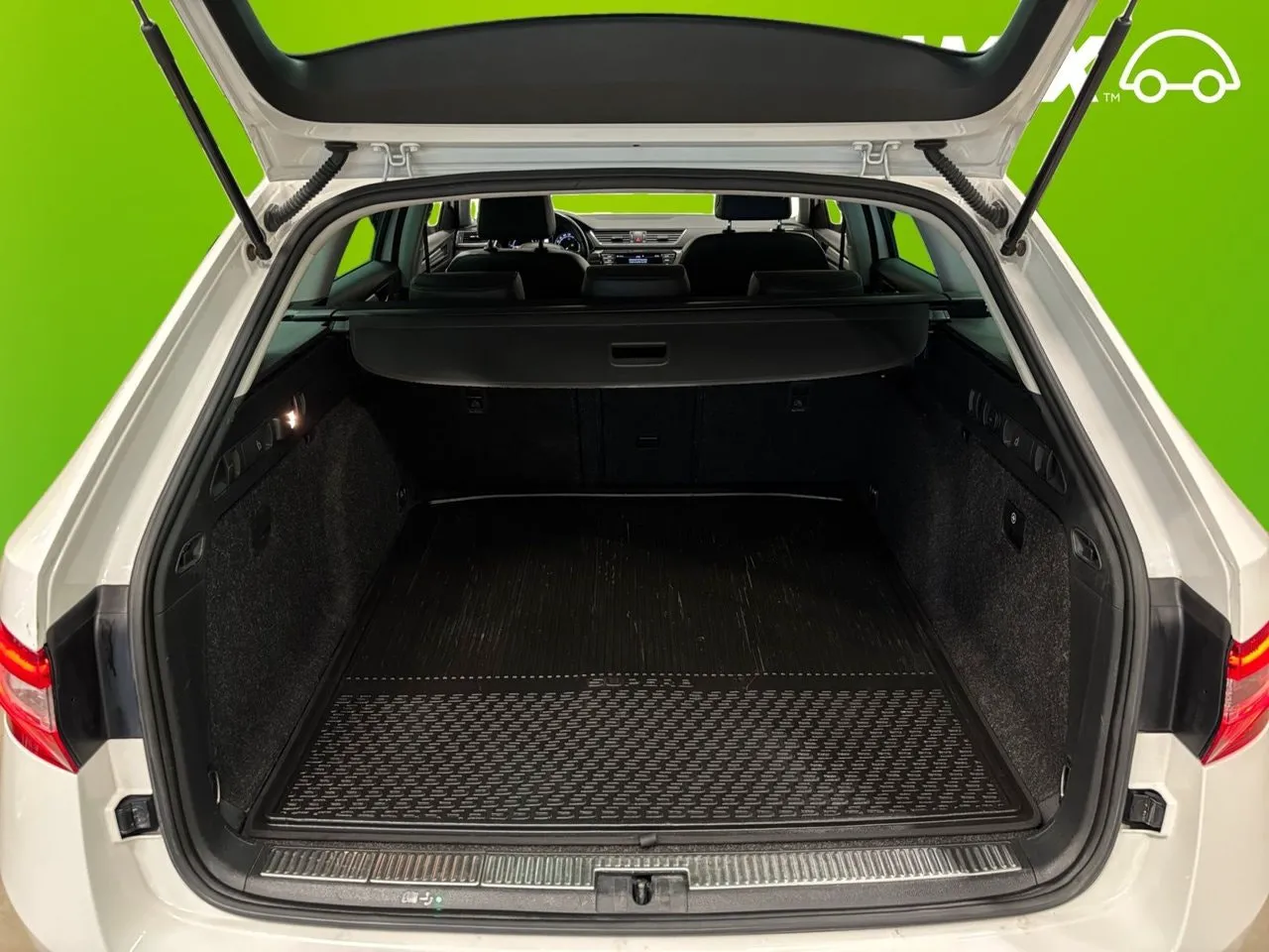 Vehicle image 15