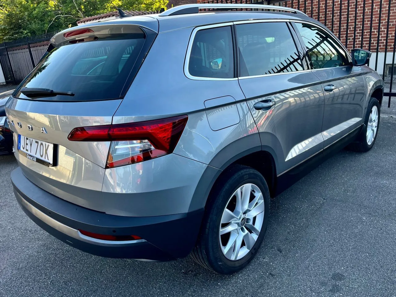 Vehicle image 5