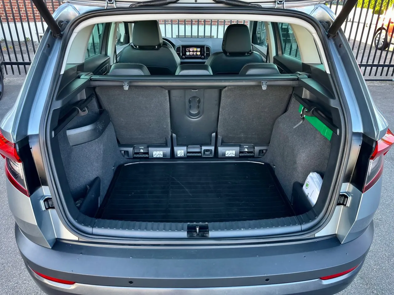 Vehicle image 11