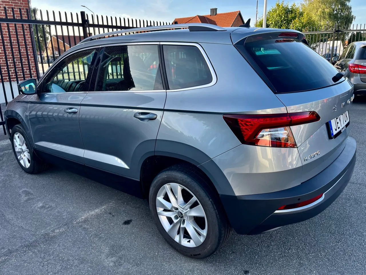 Vehicle image 4