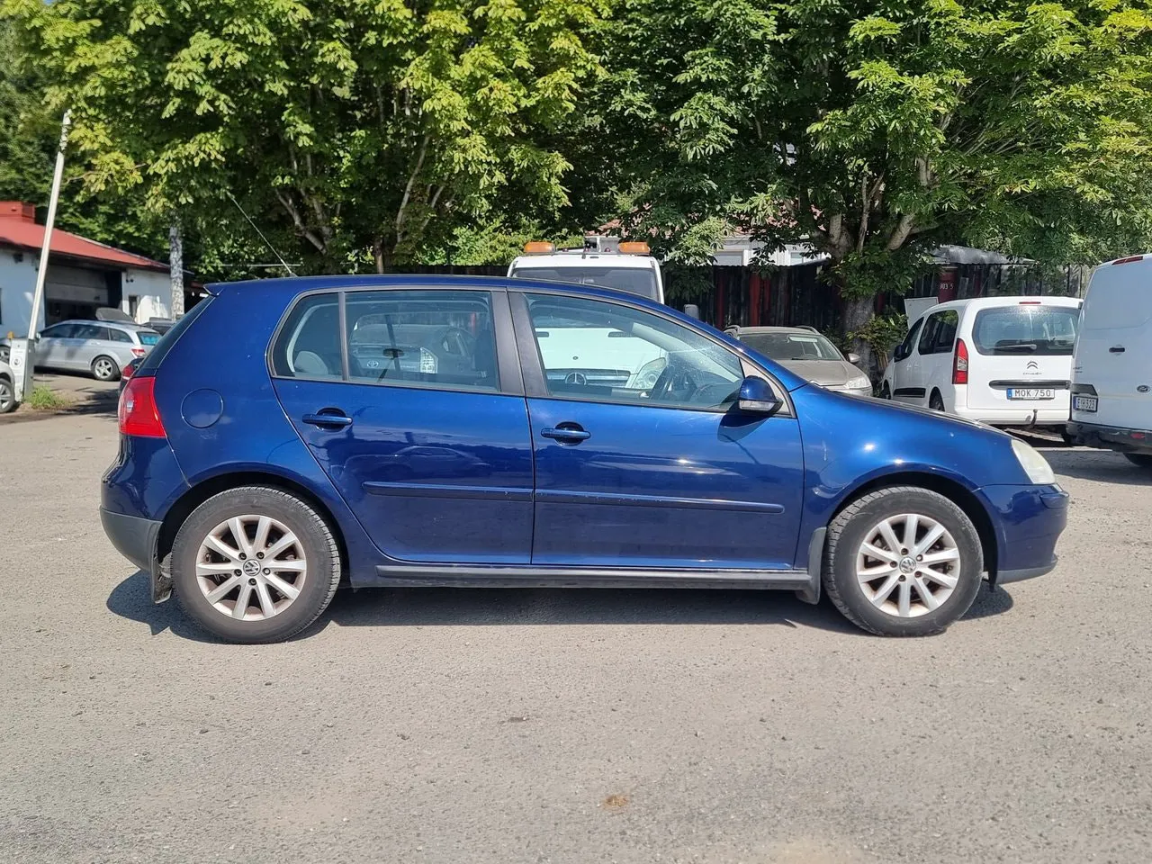 Vehicle image 7