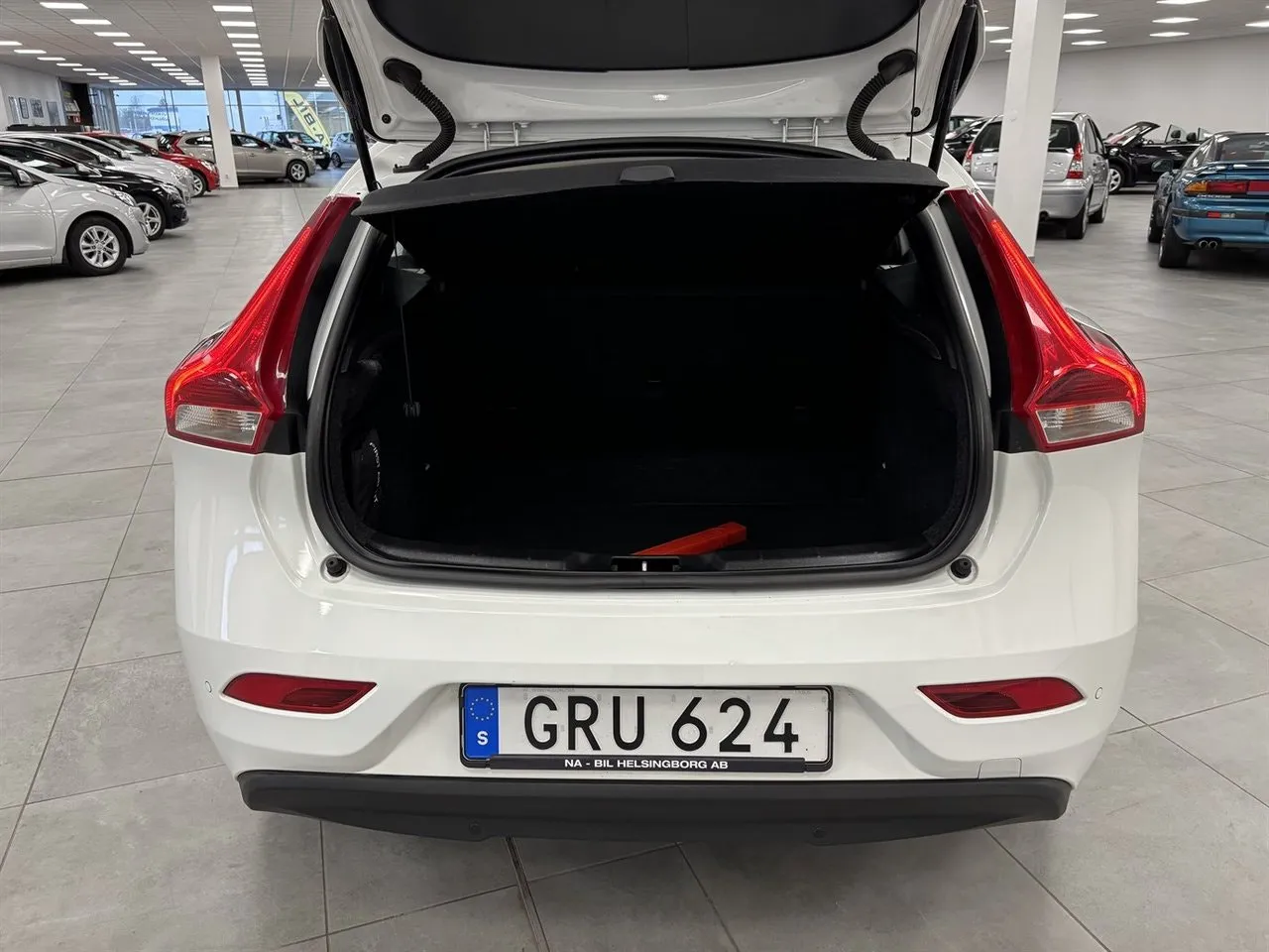 Vehicle image 4
