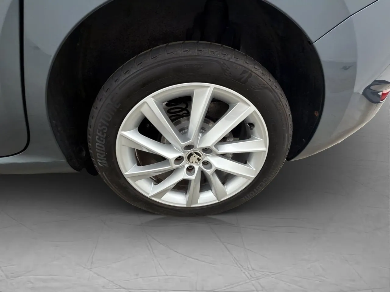 Vehicle image 30