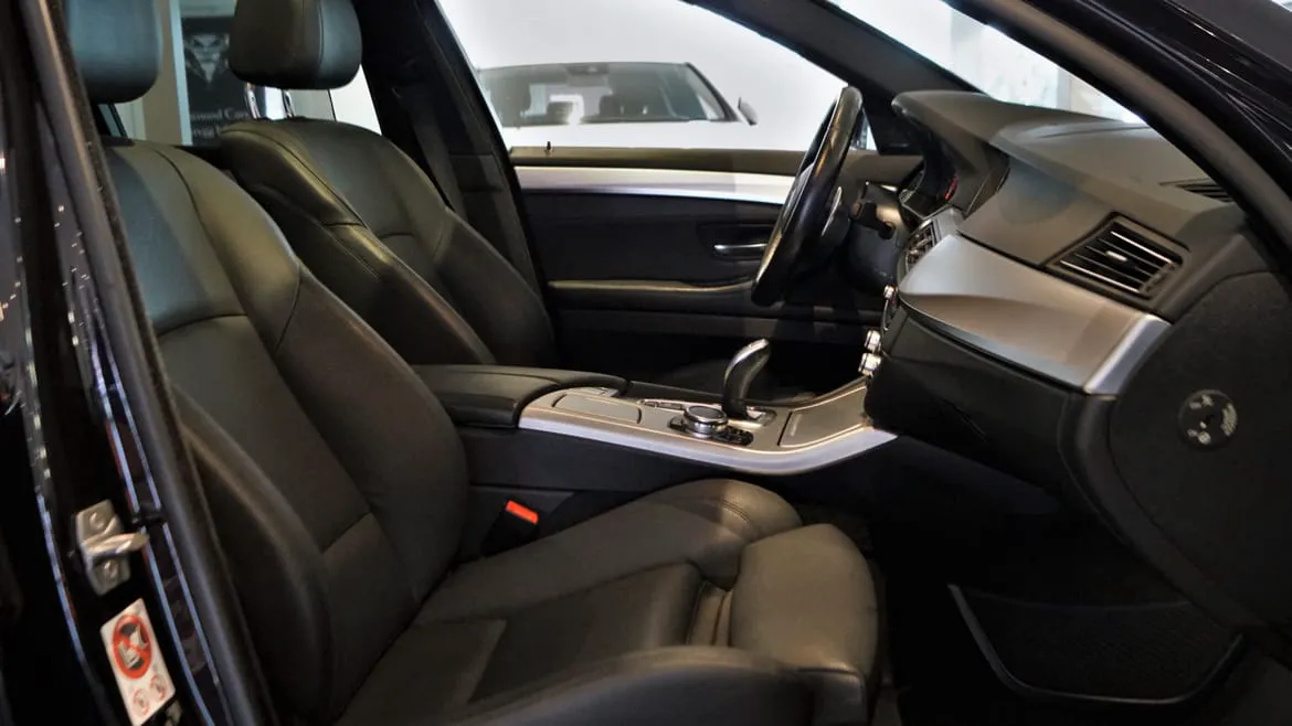 Vehicle image 14