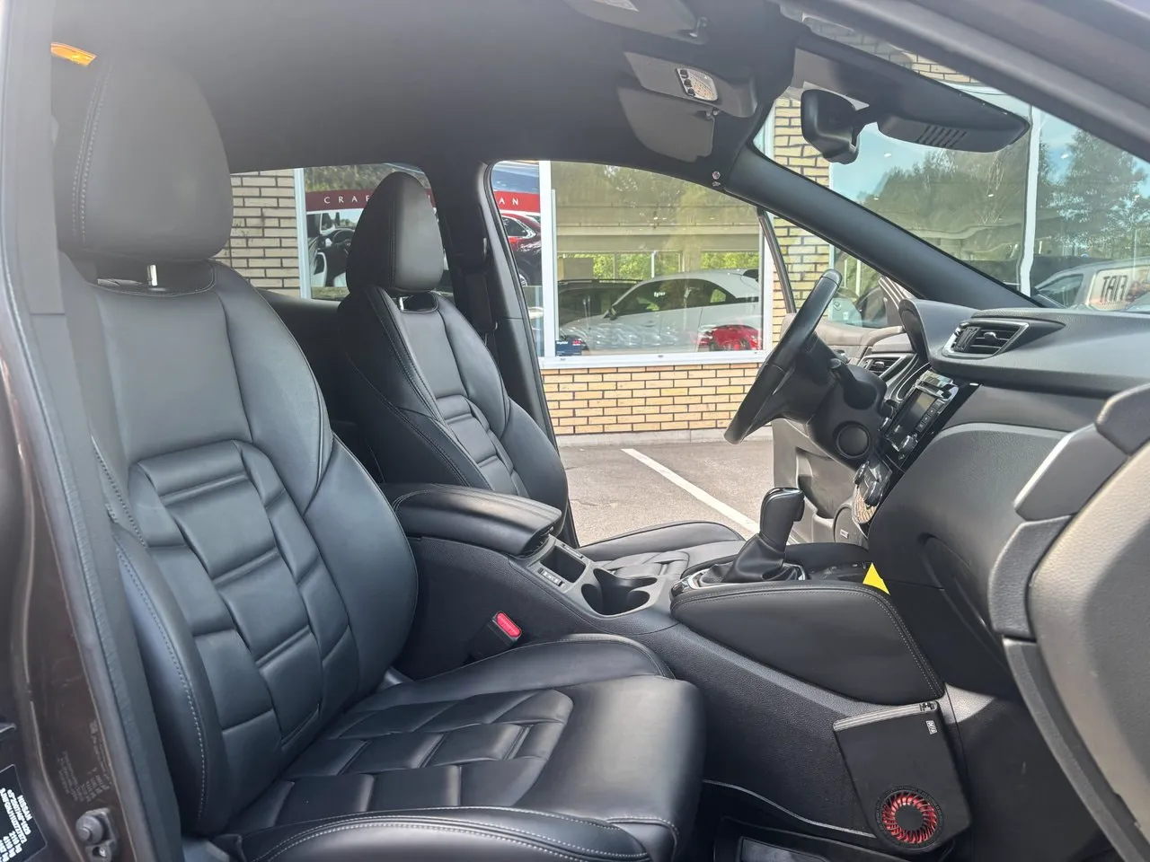 Vehicle image 14