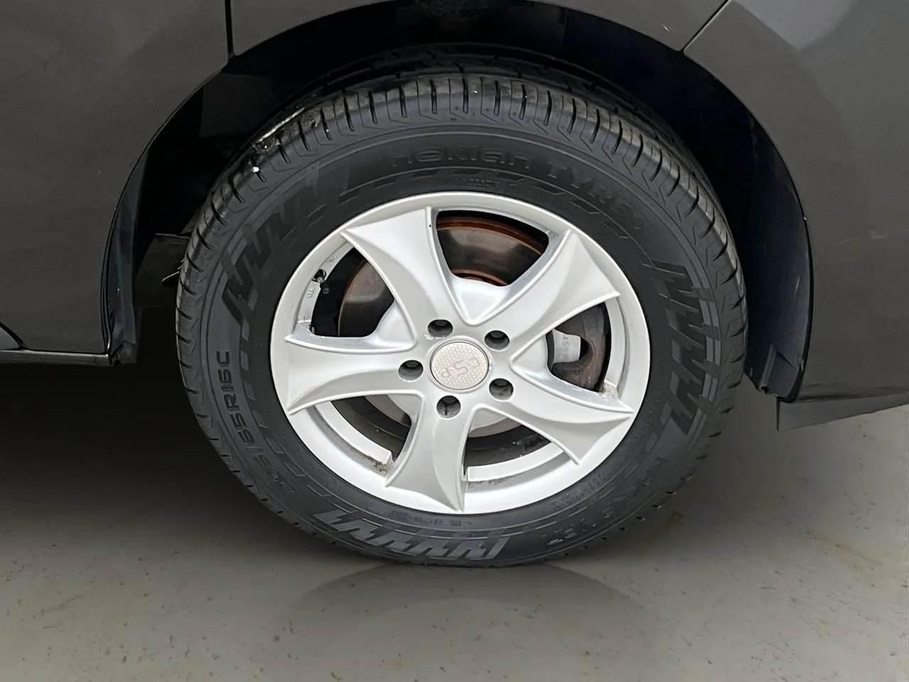 Vehicle image 25