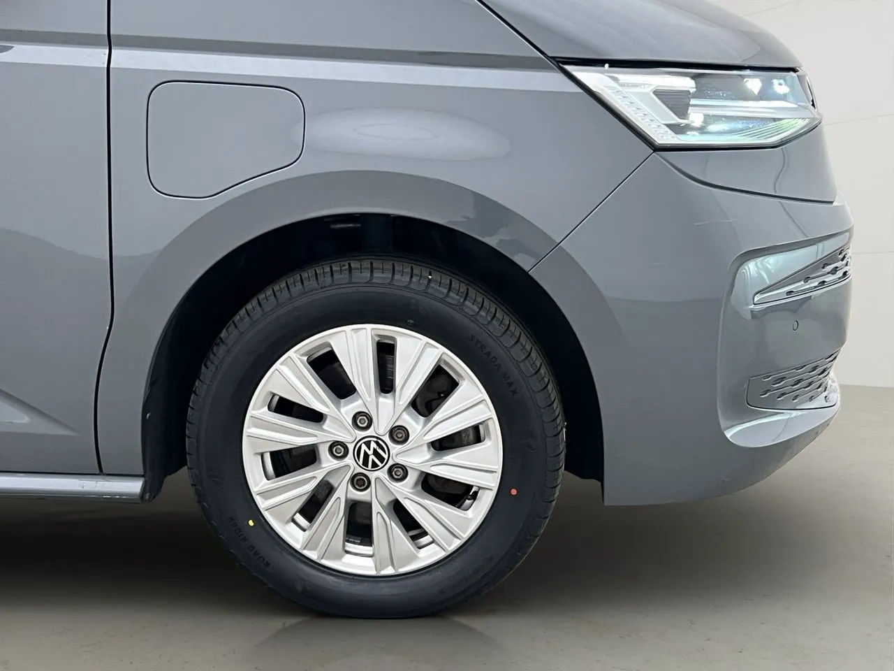 Vehicle image 35