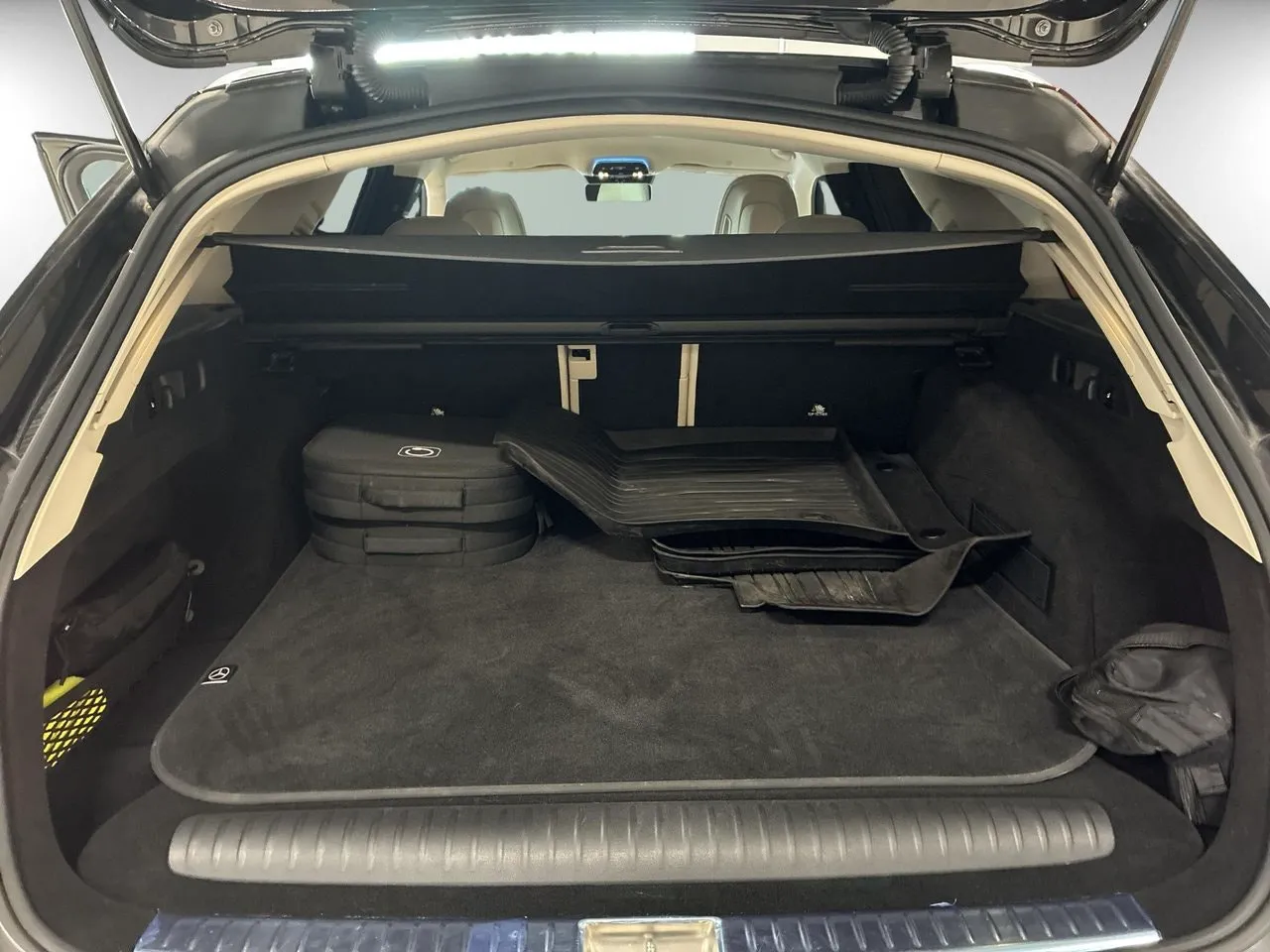 Vehicle image 32