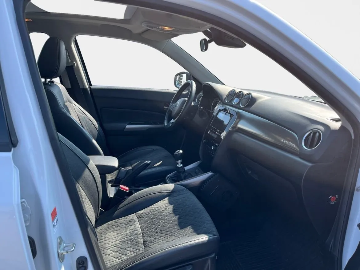 Vehicle image 10