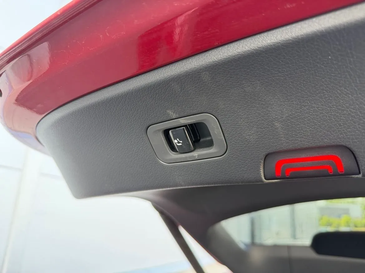 Vehicle image 23