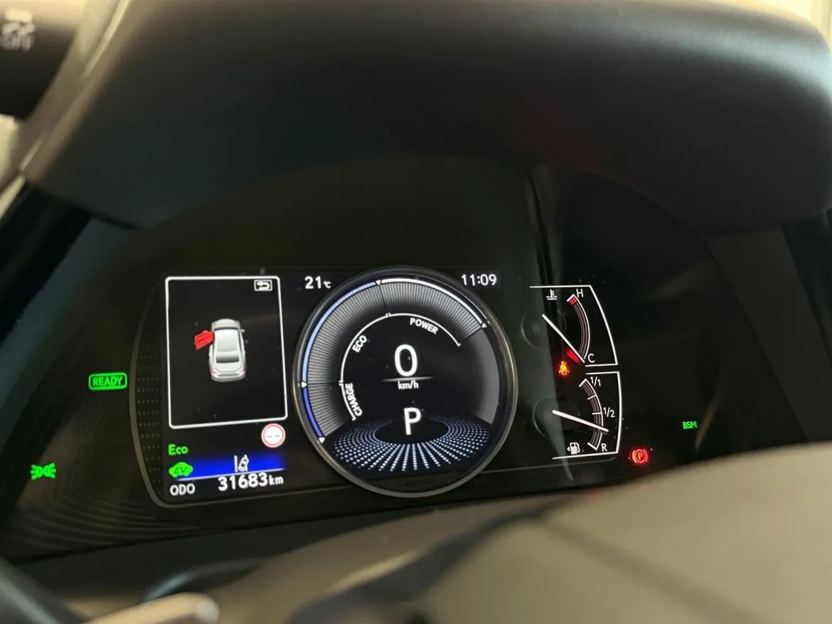 Vehicle image 14