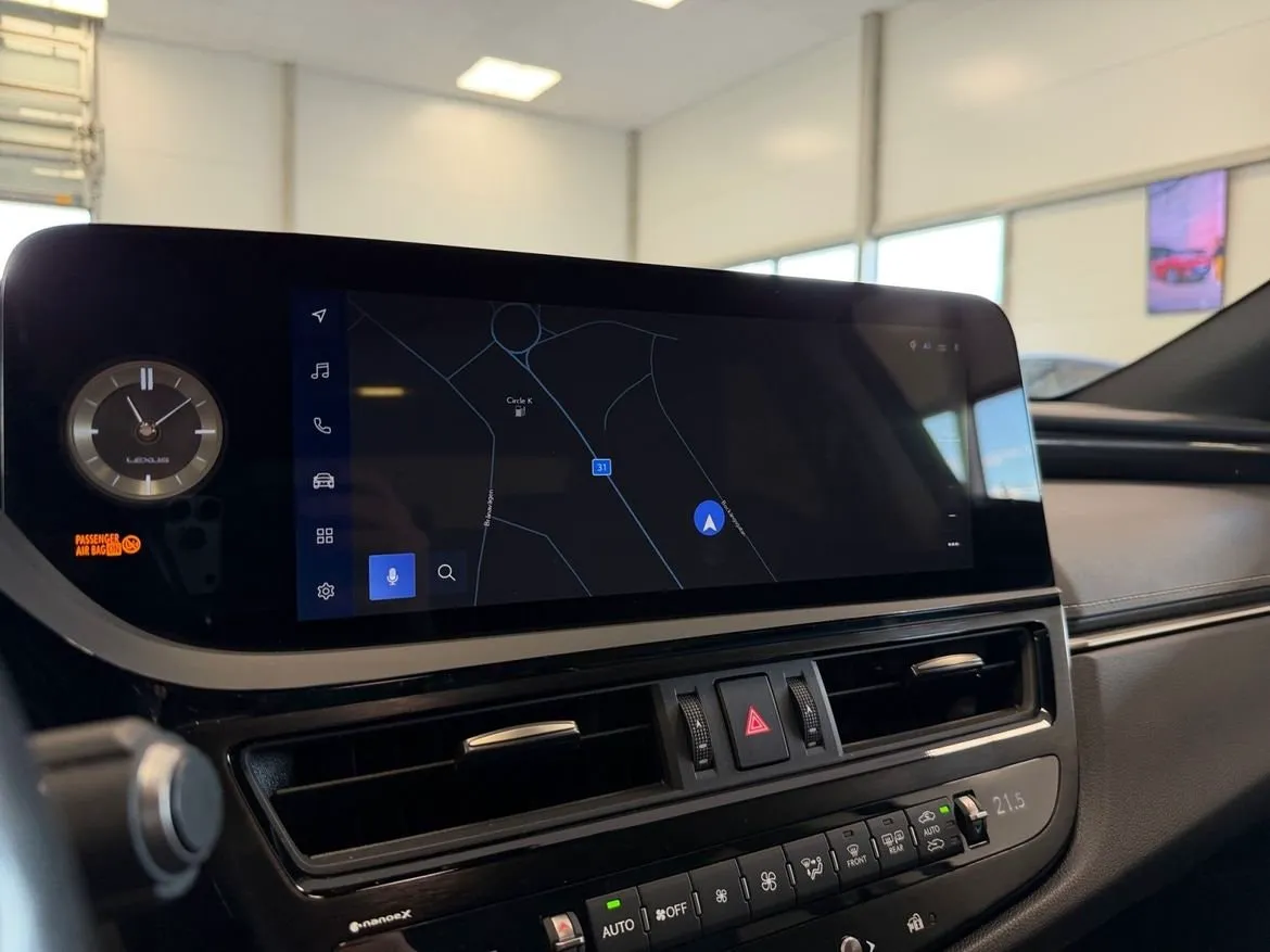 Vehicle image 18
