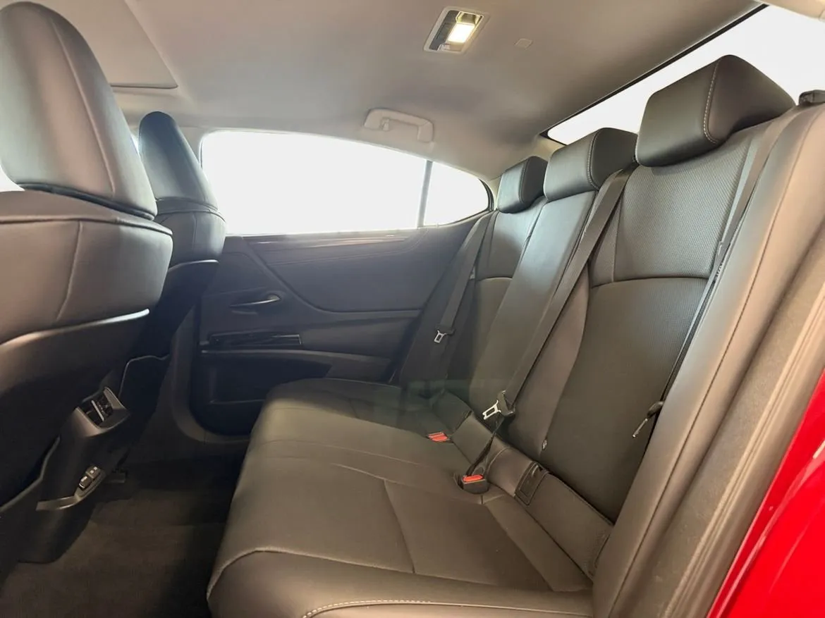 Vehicle image 25