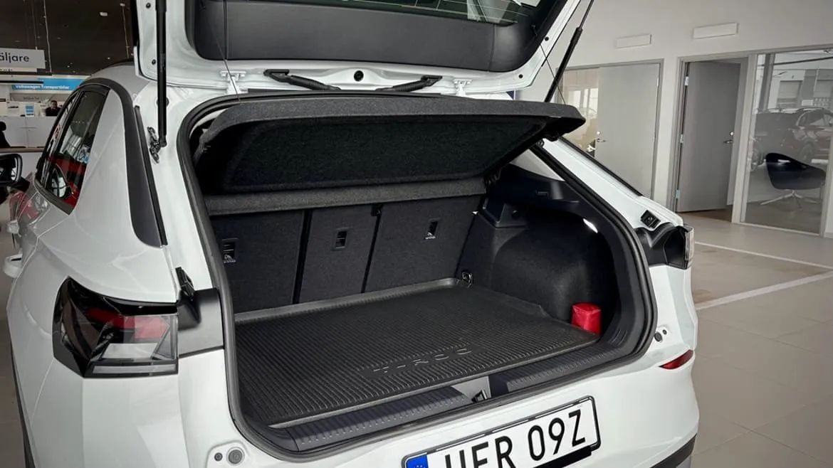 Vehicle image 16