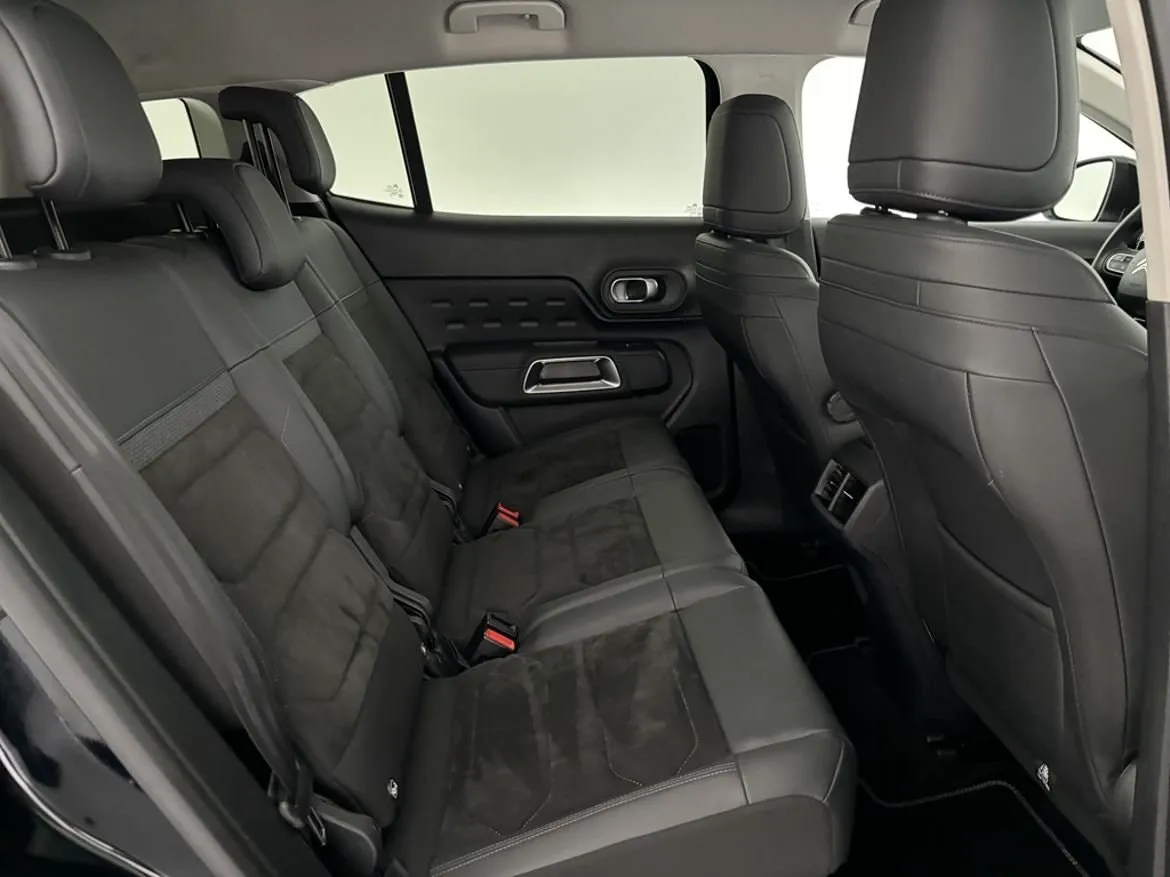 Vehicle image 21