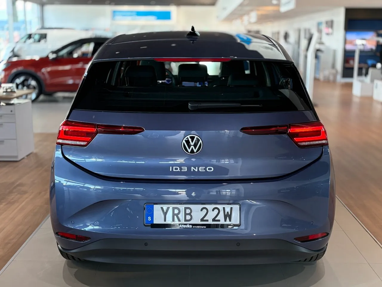 Vehicle image 18