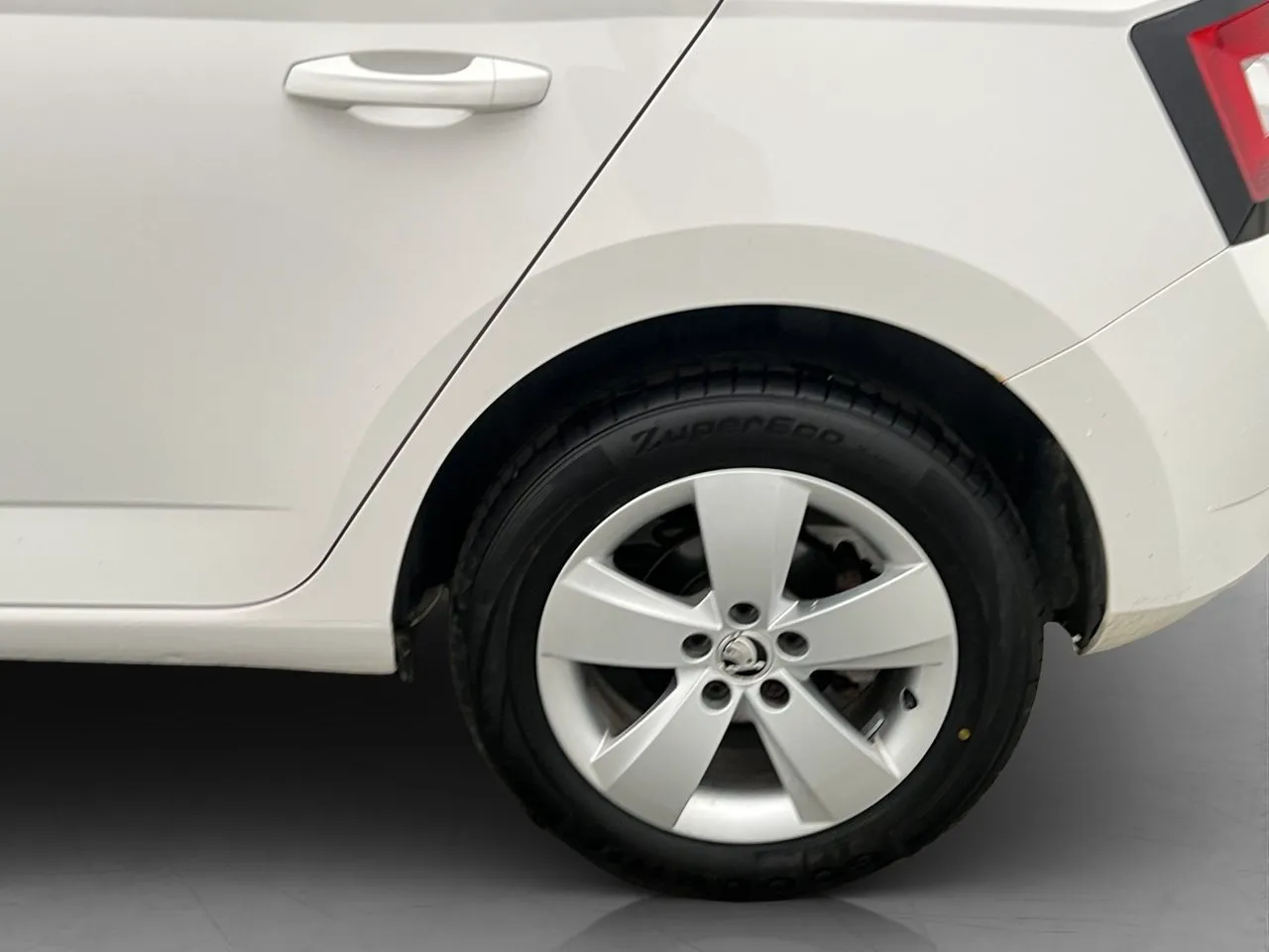 Vehicle image 23