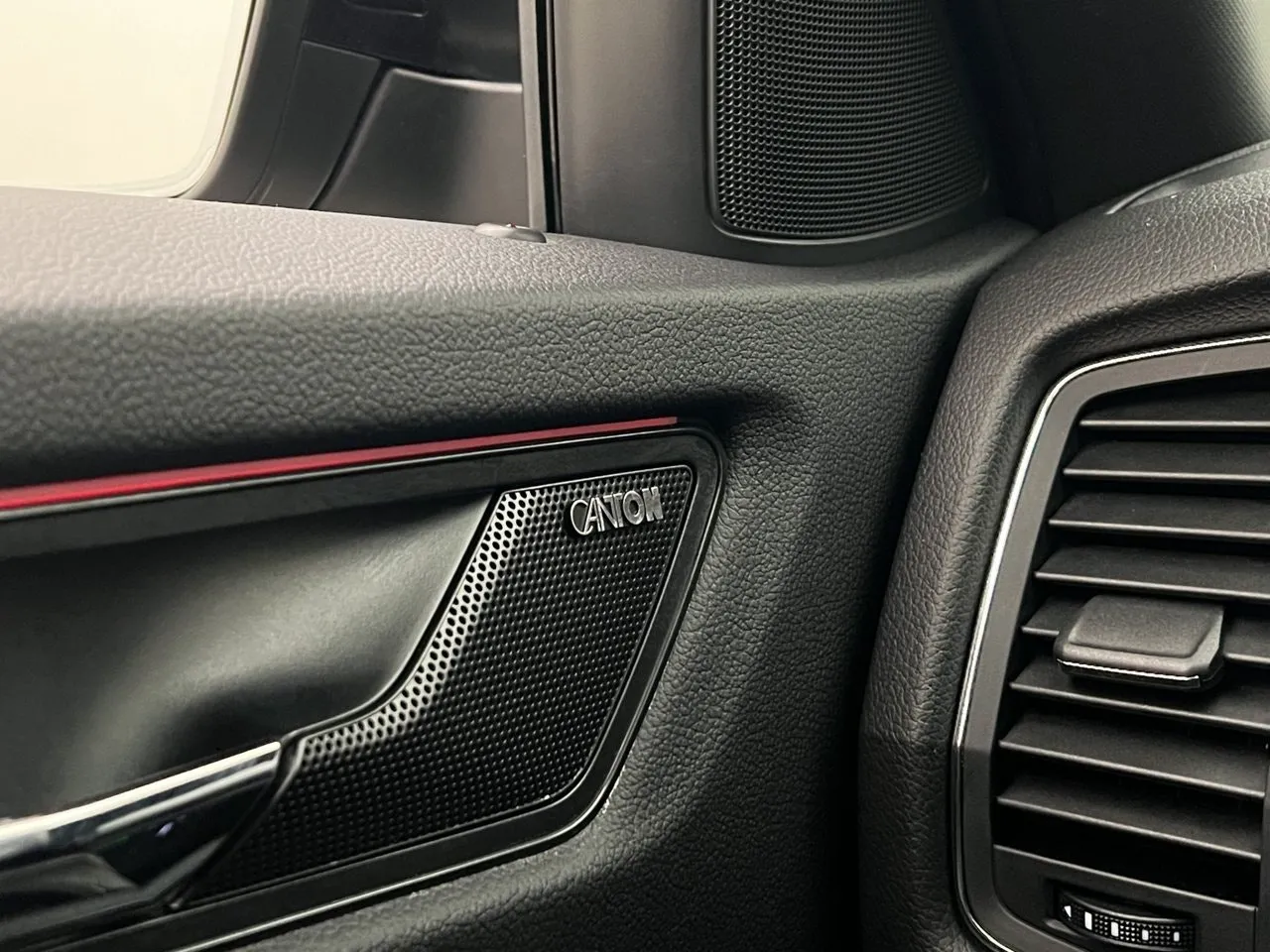 Vehicle image 27
