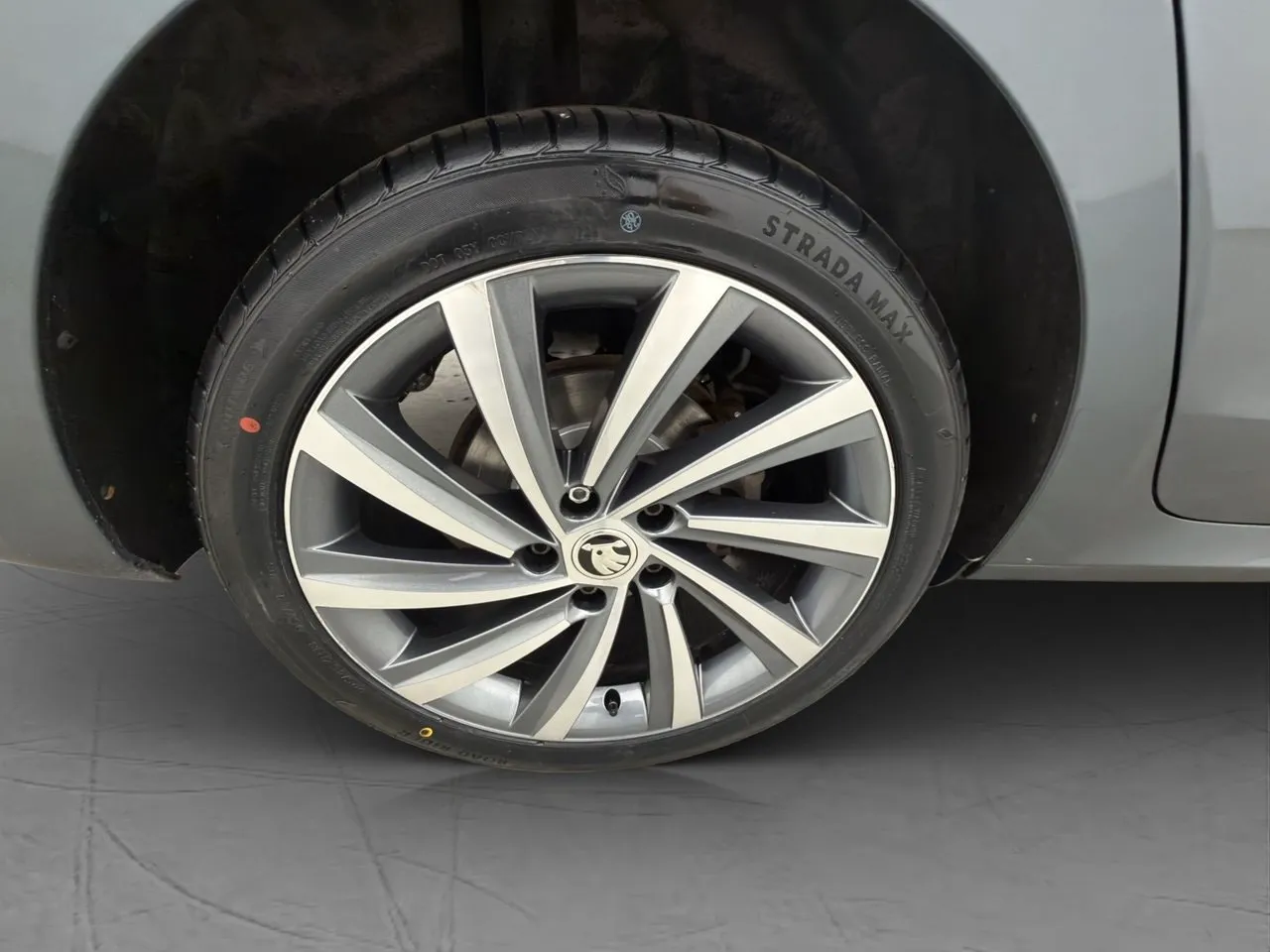 Vehicle image 33