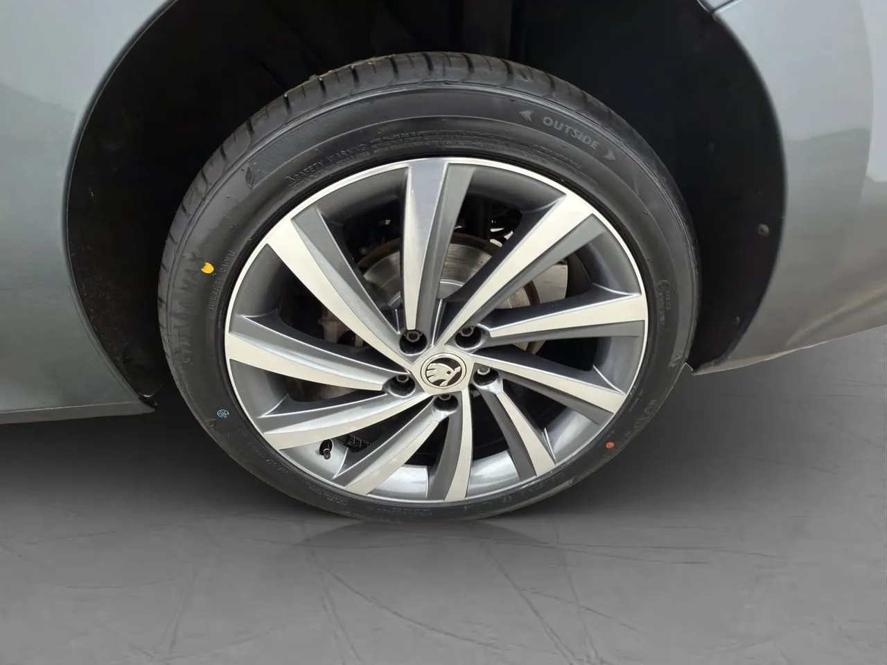 Vehicle image 32