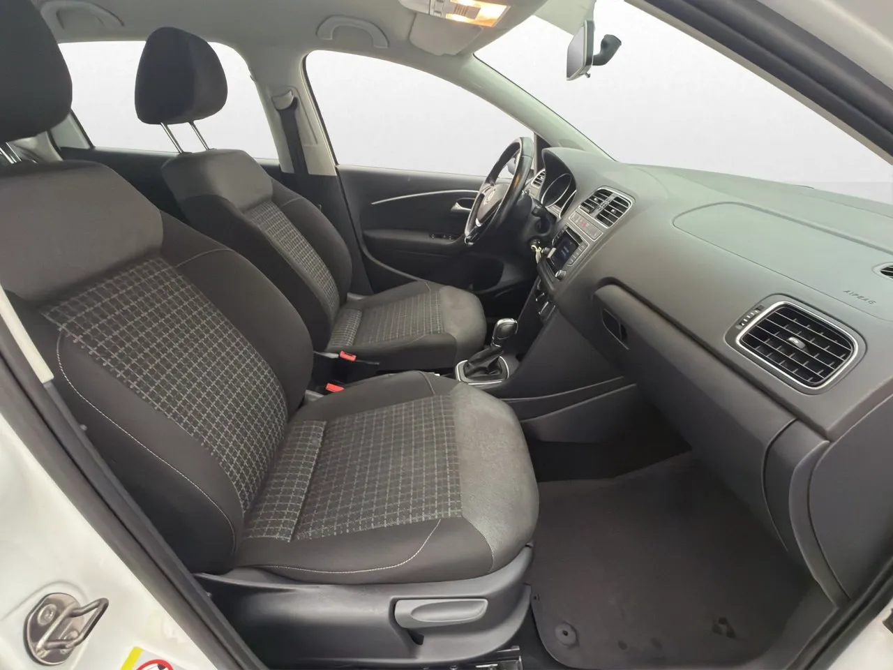 Vehicle image 18