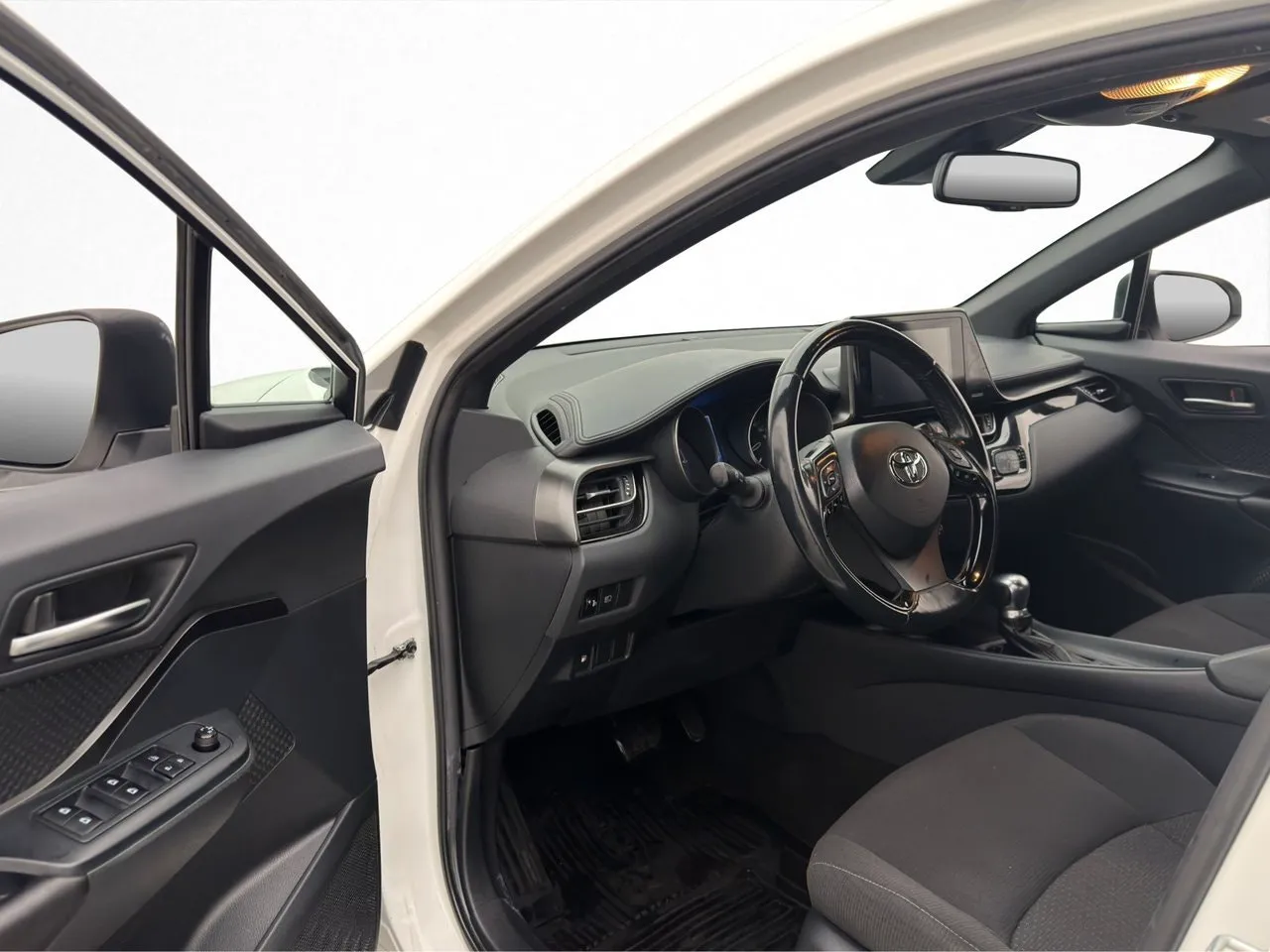 Vehicle image 10
