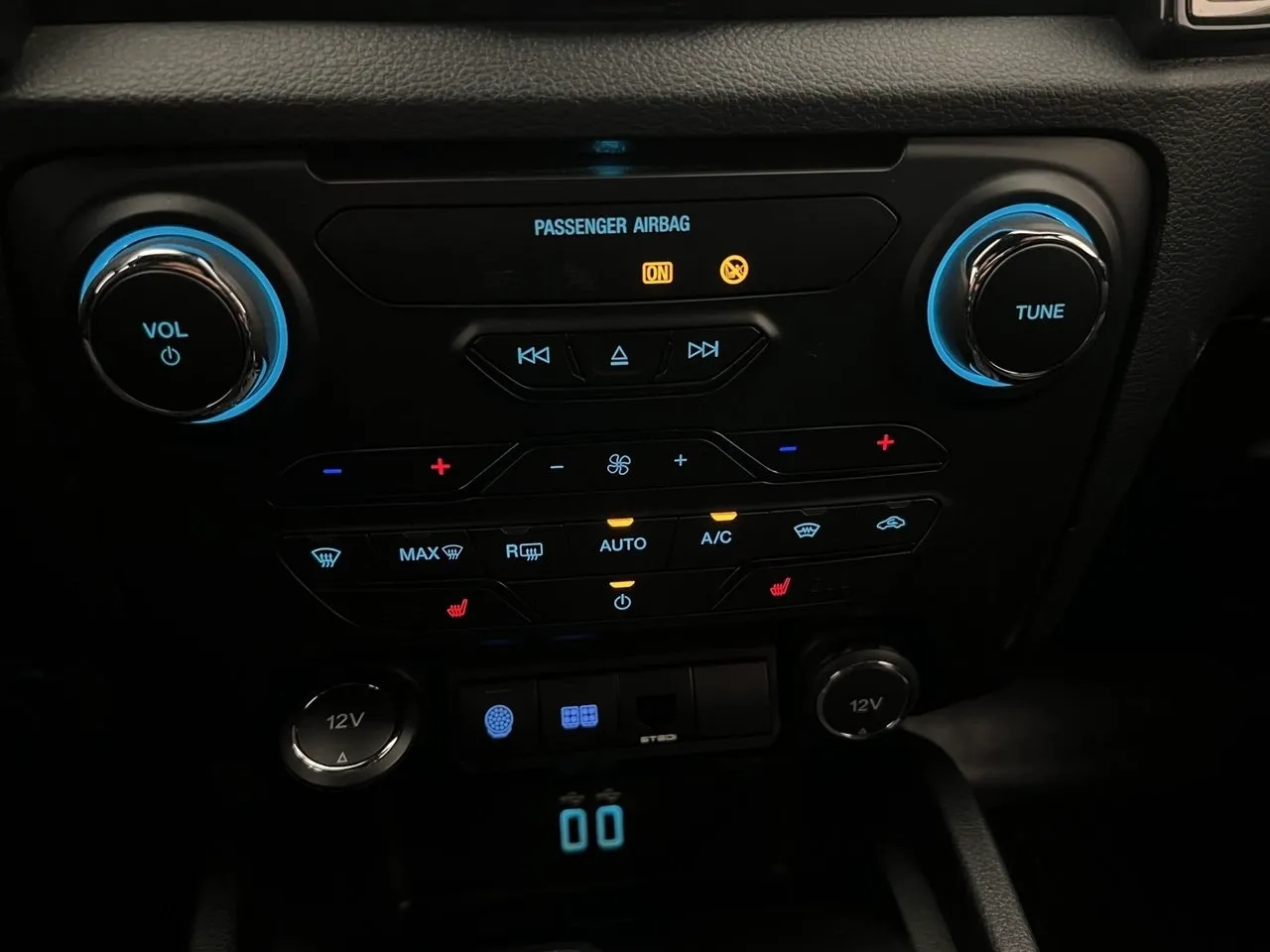 Vehicle image 28